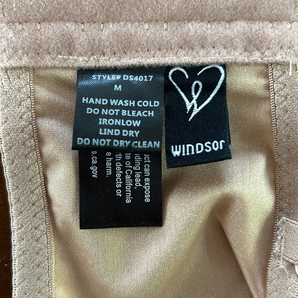 Reigning lace bustier top - Picture 4 of 5